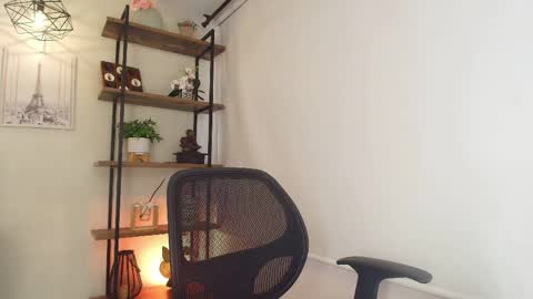 Sassy Girl online show from April 11, 6:33 pm