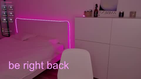 Kat online show from November 8, 8:25 pm