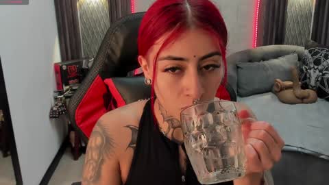 Selene online show from February 3, 3:49 pm