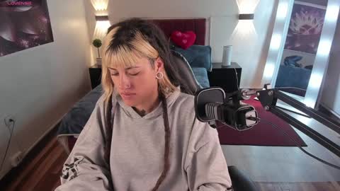 _sharlotte777 online show from January 25, 1:57 pm