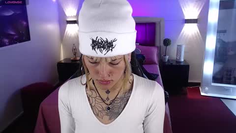 _sharlotte777 online show from March 11, 1:01 pm