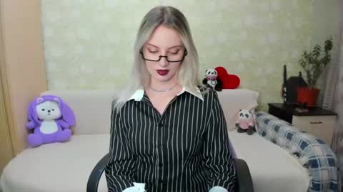 Marie online show from July 30, 2:40 pm