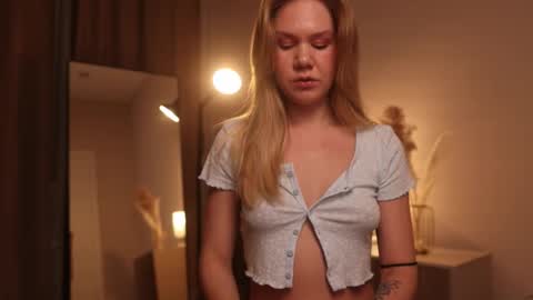 Annie online show from February 13, 1:19 am