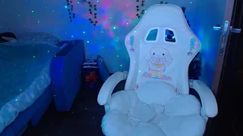 _thesamedaniellatrue_ online show from December 15, 2:00 pm