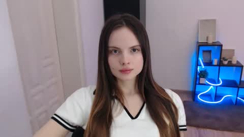 a_ariella_ online show from December 4, 3:57 pm