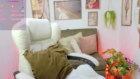 Aamy  online show from December 17, 11:53 pm