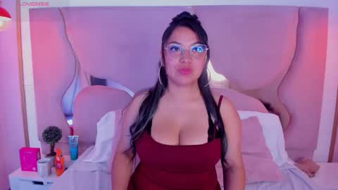 abbiejones_ online show from September 15, 1:08 pm