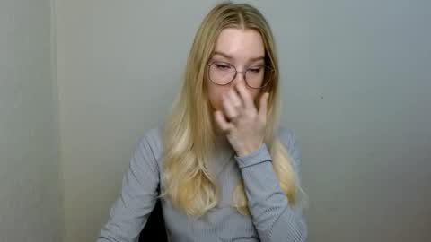 Abby Lovense is active online show from November 11, 8:44 am