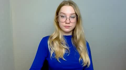 Abby Lovense is active online show from November 17, 11:33 am