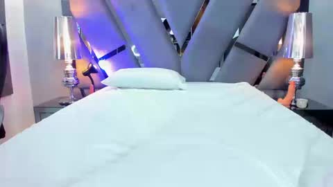 abril_monroe_ online show from September 25, 4:22 am