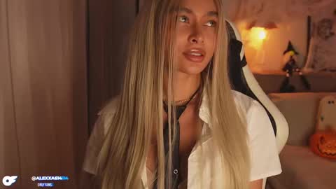 My name is Alexa. Please say hello I like to chat with you. If you have requests please use tip online show from October 7, 1:54 am