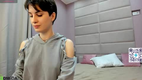 Adeline Perle online show from October 12, 1:52 am