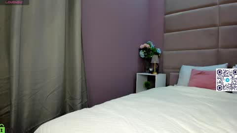 Adeline Perle online show from October 4, 1:33 am