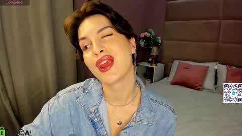 Adeline Perle online show from October 5, 1:43 am