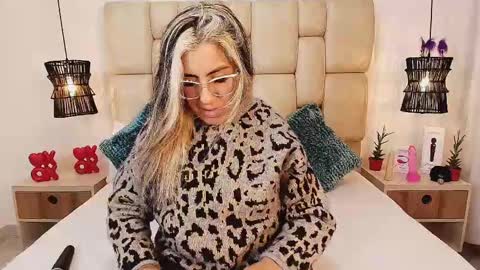 AdharaSmithh online show from February 24, 9:31 pm