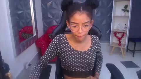 adisson_petite1 online show from December 13, 7:53 pm