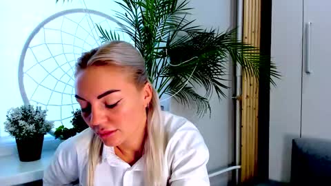 Adriana online show from September 29, 7:13 am