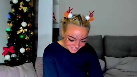 Adriana online show from December 17, 2:54 pm