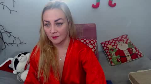 Adriana Paredes  online show from December 30, 1:58 pm