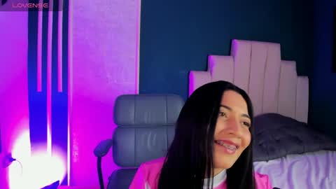 adriienne_ online show from April 16, 9:14 pm