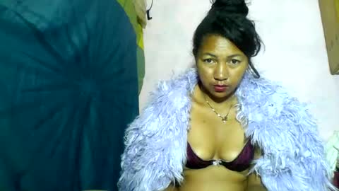 aelyaa online show from June 12, 3:03 am