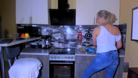 OneAfa online show from December 5, 7:06 pm