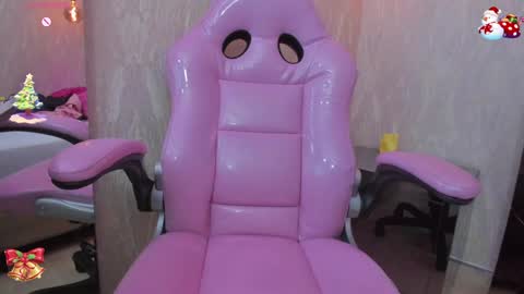 LUNNA online show from December 18, 5:31 pm