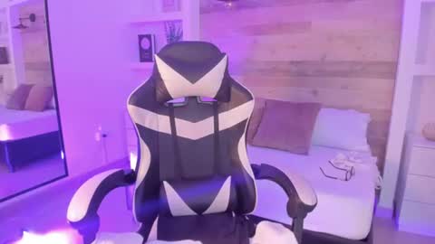 A G A T H A online show from June 25, 12:18 pm