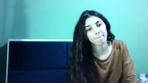 Selena online show from December 18, 4:39 pm