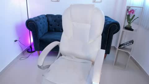 AIDA ADAMS online show from March 4, 4:13 pm