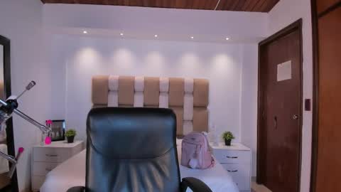 aidajoness online show from October 10, 1:16 pm