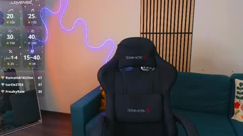 Aisha online show from March 26, 4:53 pm