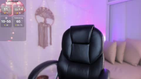 aisha online show from October 3, 11:43 pm