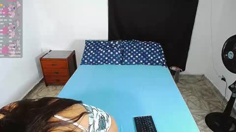 aisha_stacey0410 online show from September 10, 10:21 pm