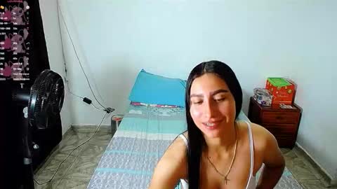 aisha_stacey0410 online show from October 21, 4:00 pm