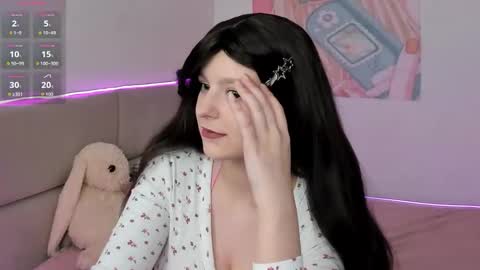 Aisha online show from November 3, 9:13 am