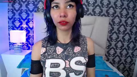 A K A N E  U W U online show from December 10, 12:27 pm