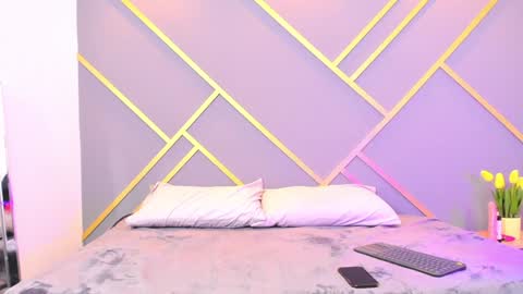 alaia_colins online show from January 31, 6:13 am