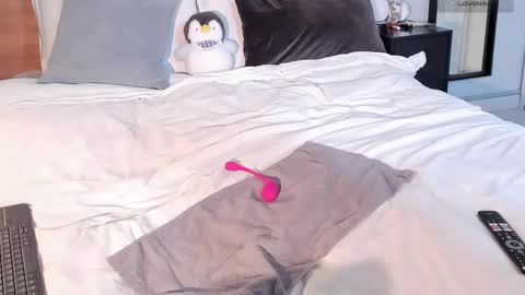     online show from February 5, 9:51 pm