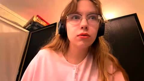 Stella online show from November 9, 7:04 am