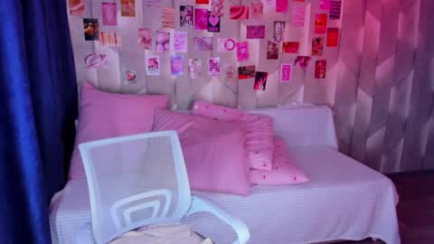 Alanna May will make your day P online show from April 11, 7:45 am