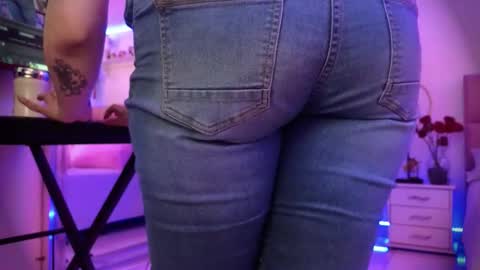 albaandthayron online show from October 9, 12:31 pm