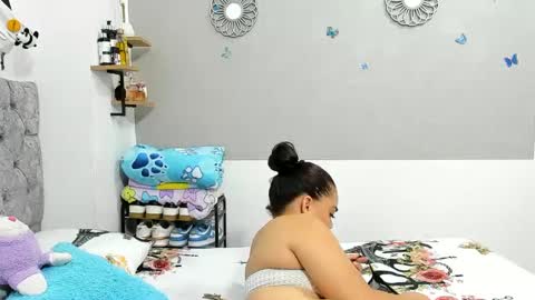 alejandra_evanss online show from September 24, 2:32 am