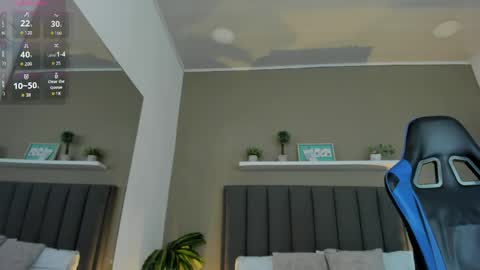 A L E S S I A online show from April 13, 7:36 pm