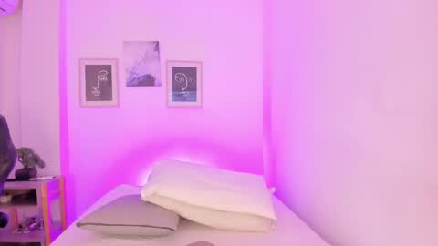 Alexa Millers online show from February 17, 4:20 am