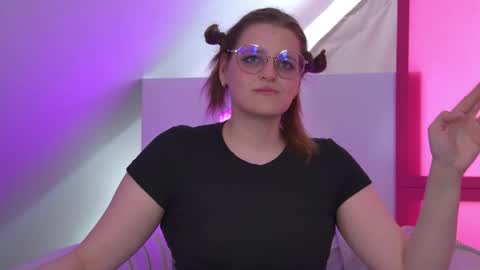 AlexaAvery online show from June 3, 2:33 pm