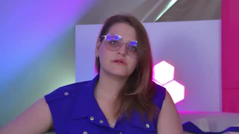 AlexaAvery online show from July 18, 6:39 am