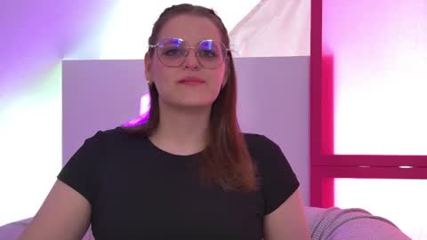 AlexaAvery online show from June 3, 6:25 am
