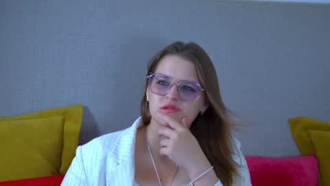 AlexaAvery online show from July 4, 6:09 am
