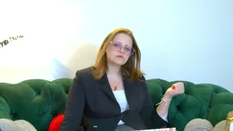 AlexaAvery online show from July 5, 6:19 am